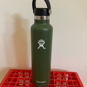 Hydro Flask 24 oz water bottle